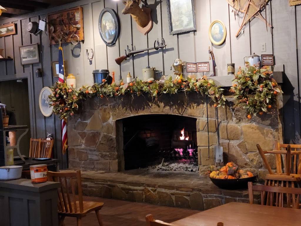 Cracker Barrel Old Country Store | restaurant | 2858 N Glenstone Ave, Springfield, MO 65803, USA | 4178314600 OR +1 417-831-4600