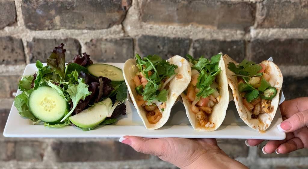 The Hen House of Wheaton | restaurant | 1060 College Ave, Wheaton, IL 60187, USA | 6304800611 OR +1 630-480-0611