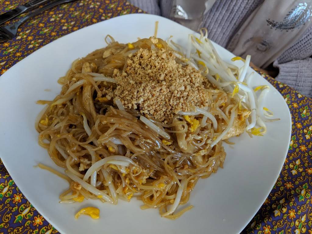 Divine Thai | restaurant | 123 Church St, Whitinsville, MA 01588, USA | 5082344500 OR +1 508-234-4500