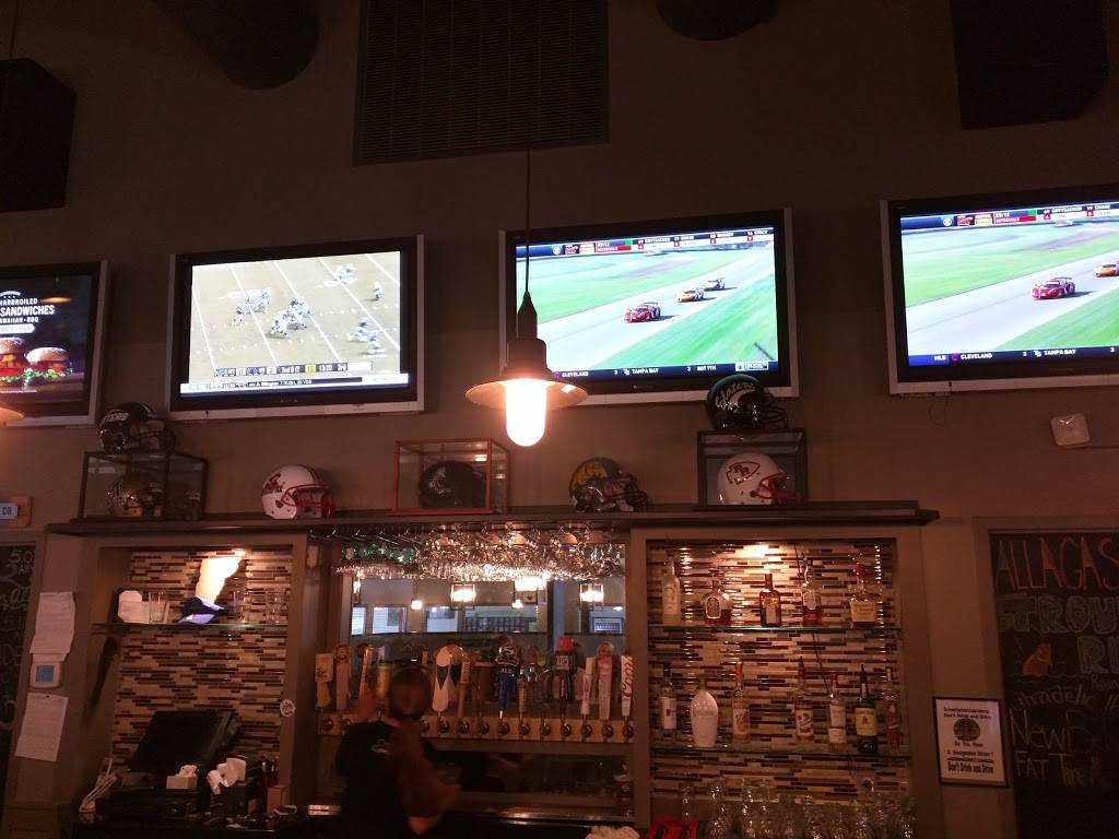 The Draught Room | restaurant | 46 Diamond Run Mall Pl #100, Rutland, VT 05701, USA | 8028558709 OR +1 802-855-8709