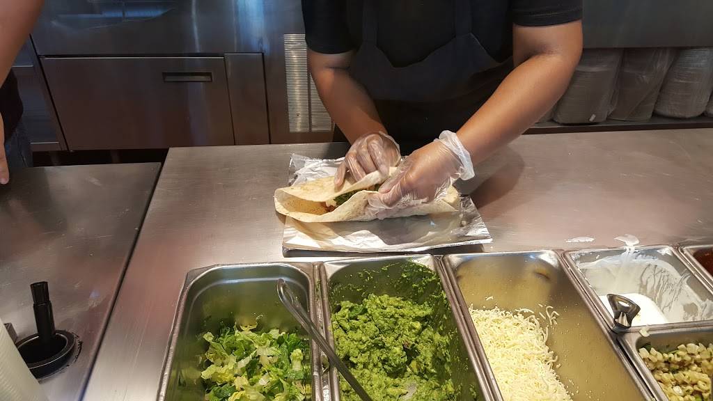 Chipotle Mexican Grill | restaurant | 5550 Wilshire Blvd Ste 101B, Los Angeles, CA 90036, USA | 3232726661 OR +1 323-272-6661