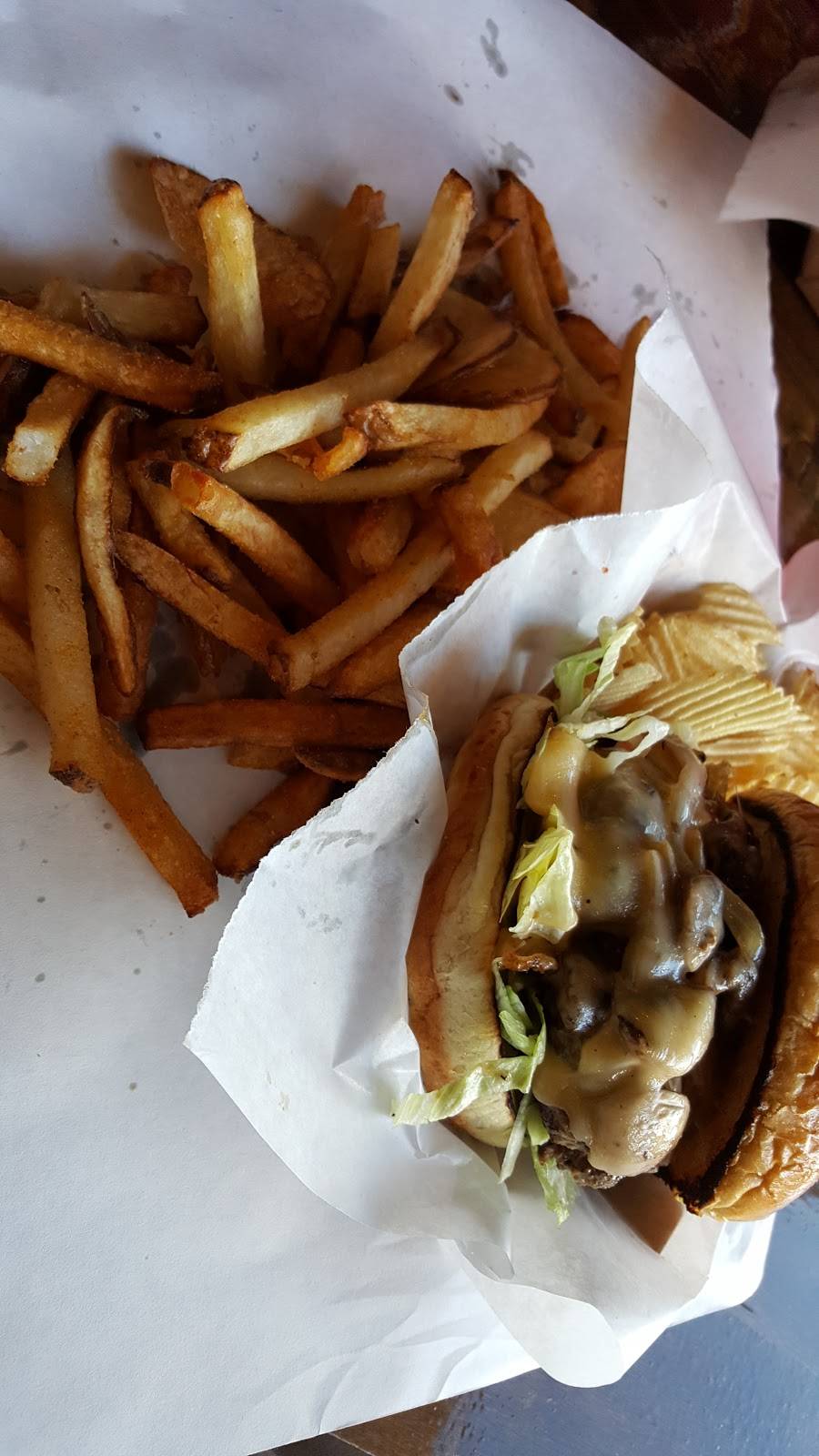 Fat Dans Deli | restaurant | 5410 N College Ave, Indianapolis, IN 46220, USA | 3176003333 OR +1 317-600-3333