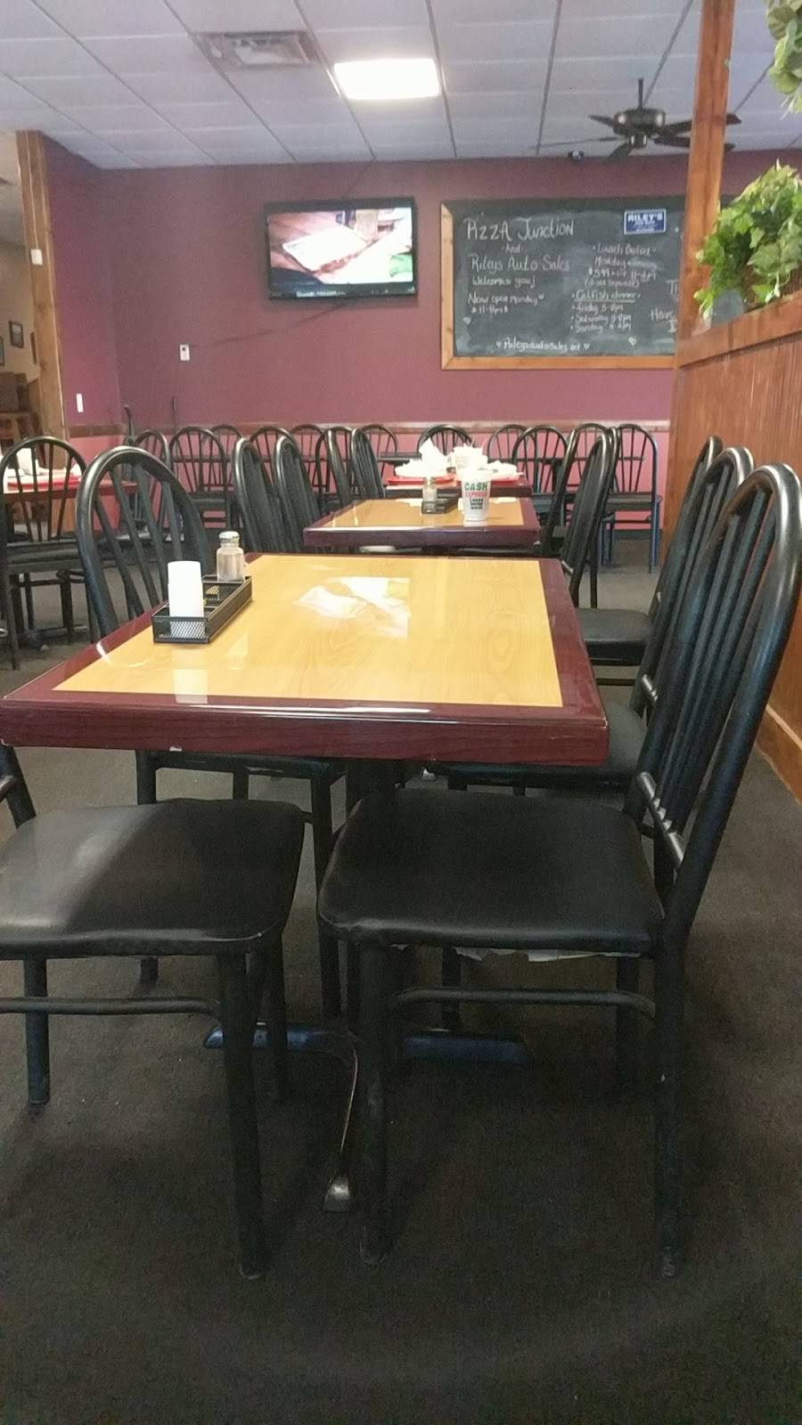 Pizza Junction | restaurant | 5325 TN-100, Lyles, TN 37098, USA | 9316704000 OR +1 931-670-4000