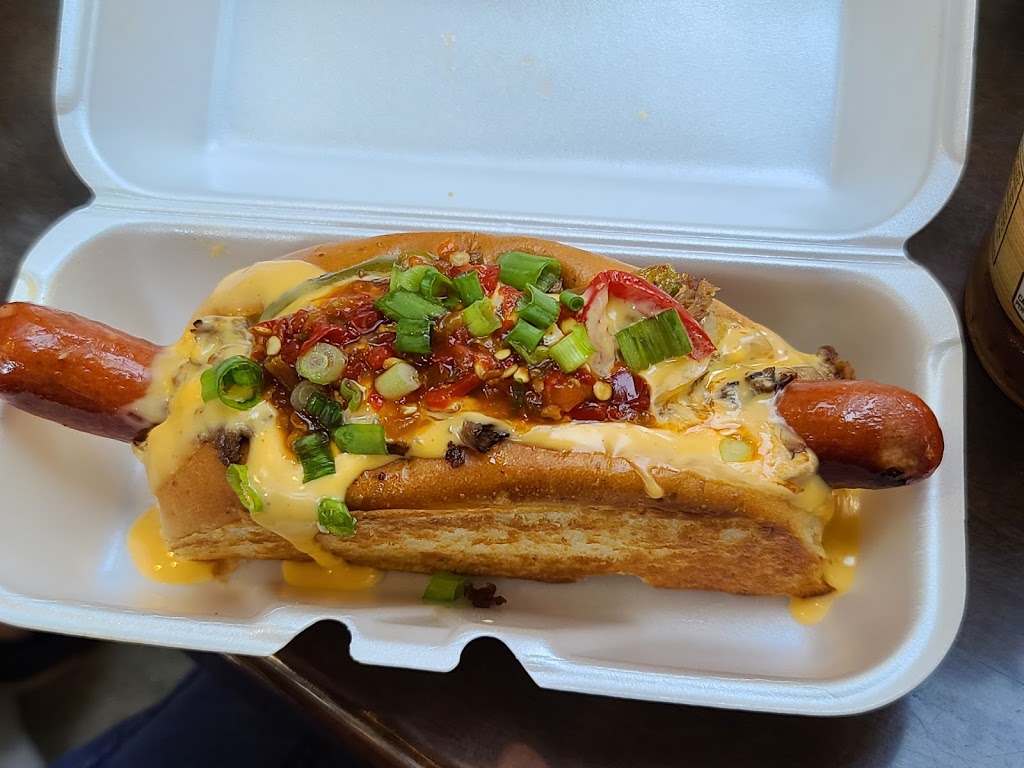 Destination Dogs | restaurant | 1111 Walnut St, Philadelphia, PA 19107, USA | 2677737750 OR +1 267-773-7750