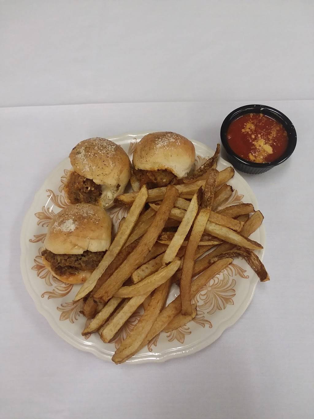 Ferdinandos Restaurant | restaurant | 6218, 2650 Ellwood Rd, New Castle, PA 16101, USA | 7248563929 OR +1 724-856-3929