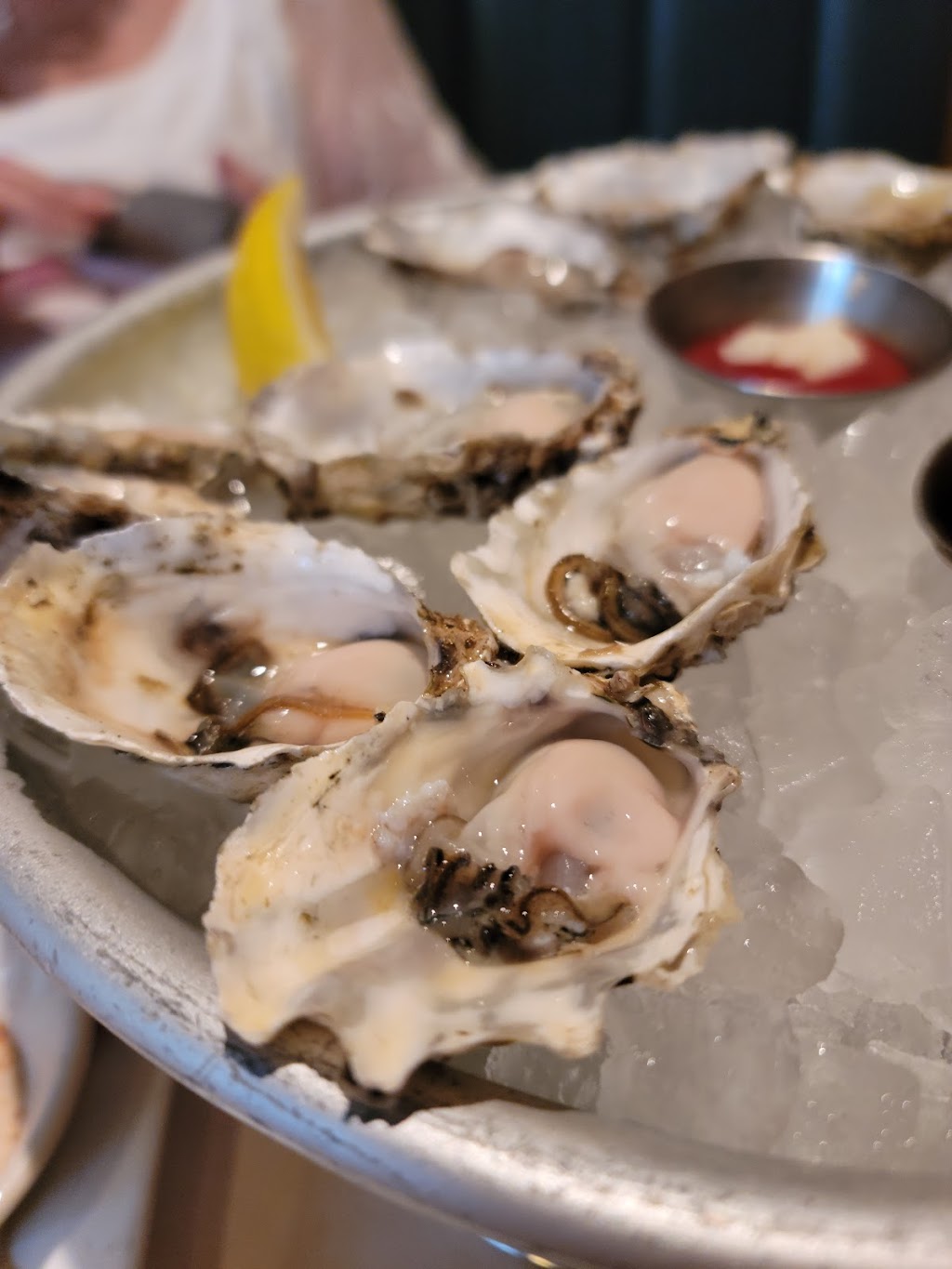 Jax Fish House & Oyster Bar | restaurant | 4814 Roanoke Pkwy, Kansas City, MO 64112, USA | 8164377940 OR +1 816-437-7940