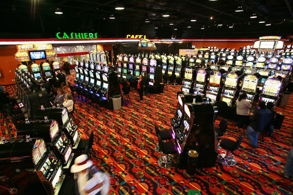Dancing Eagle Casino | restaurant | Exit 108, 167 Casa Blanca Rd I-40, Paraje, NM 87007, USA | 5055527777 OR +1 505-552-7777