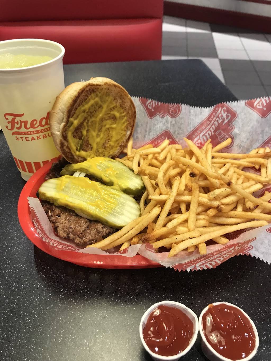 Freddys Frozen Custard & Steakburgers | restaurant | 1405 N Arizona Ave, Gilbert, AZ 85233, USA | 4802848142 OR +1 480-284-8142