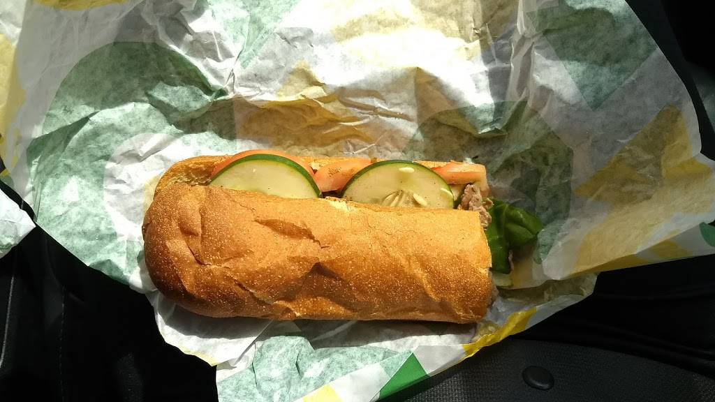 Subway | restaurant | 3912 N Alafaya Trail, Orlando, FL 32826, USA | 4072773350 OR +1 407-277-3350