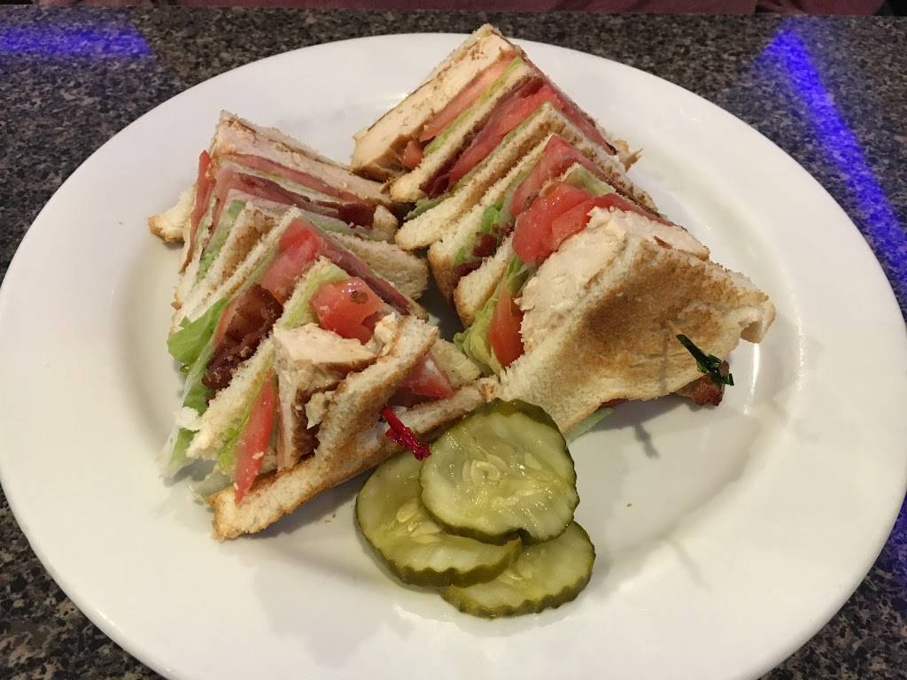 Village Grill of Farmington Hills | restaurant | 31200 W 10 Mile Rd, Farmington Hills, MI 48336, USA | 2484260005 OR +1 248-426-0005