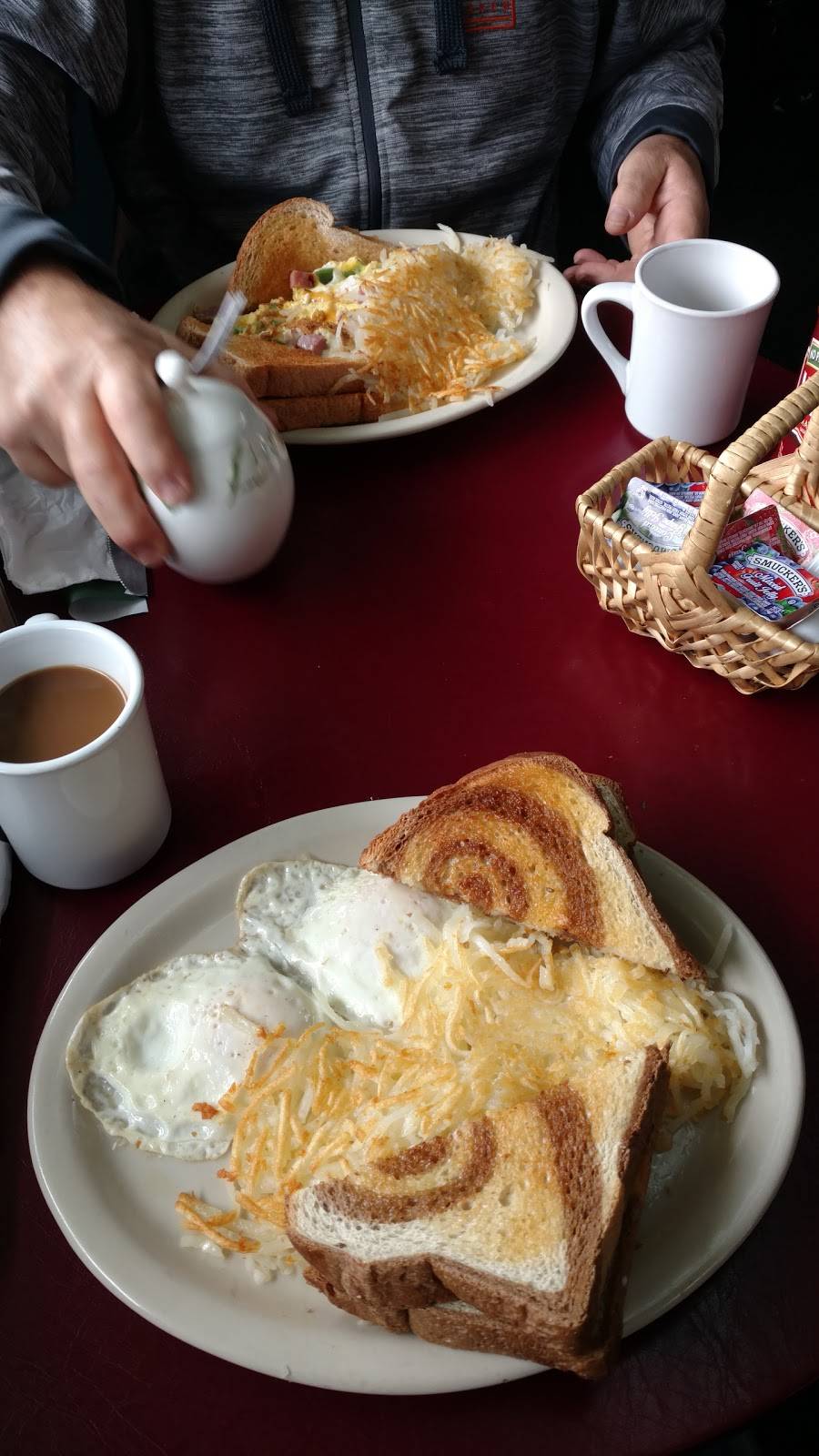 Grannys Kitchen | restaurant | 104 N Main St, Oakley, MI 48649, USA | 9898454941 OR +1 989-845-4941