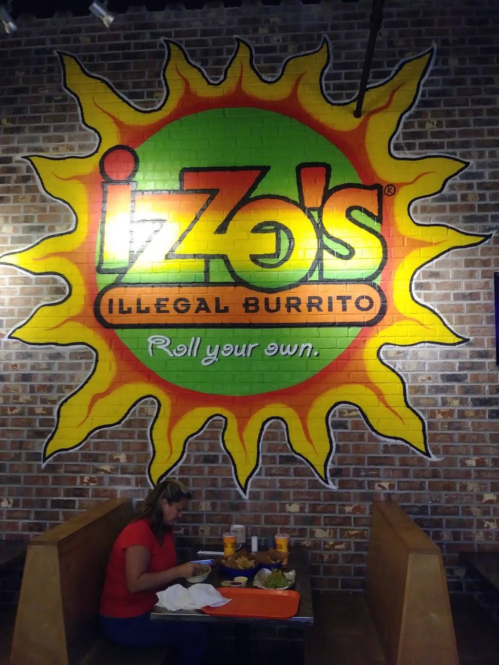 Izzos Illegal Burrito - Harvey | restaurant | 1901 Manhattan Blvd #101, Harvey, LA 70058, USA | 5045706077 OR +1 504-570-6077