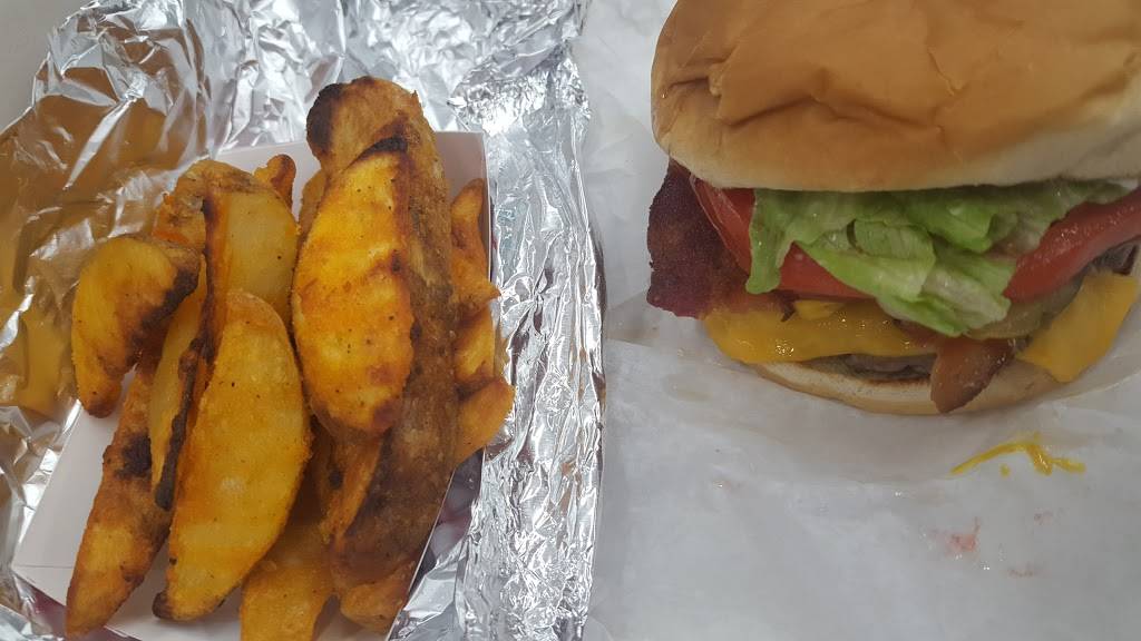 Davis Drug Snack Bar | meal takeaway | 112 S Main St, Columbiana, AL 35051, USA | 2056699449 OR +1 205-669-9449