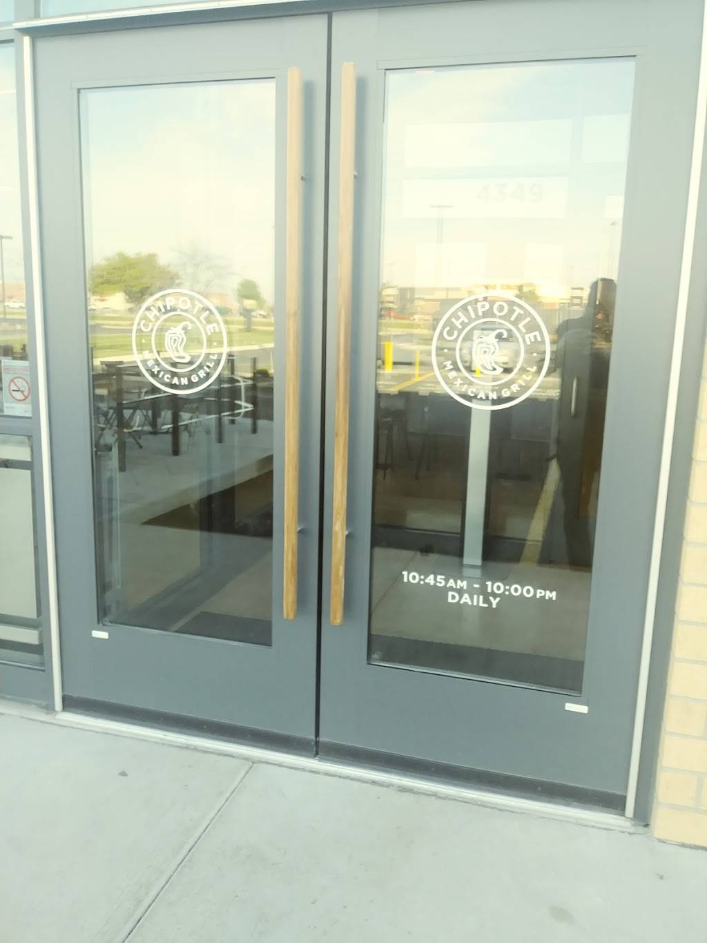 Chipotle Mexican Grill | restaurant | 4349 Venture Dr, Peru, IL 61354, USA | 8152207452 OR +1 815-220-7452