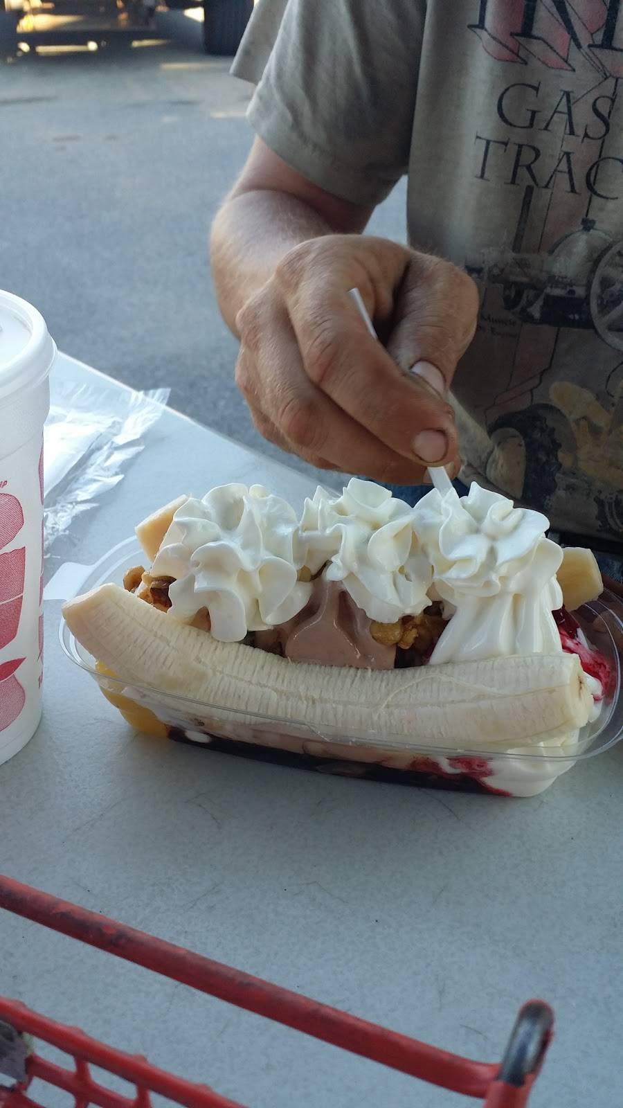 Lynns Drive Inn | restaurant | 3705 Coal Heritage Rd, Bluewell, WV 24701, USA | 3045896279 OR +1 304-589-6279