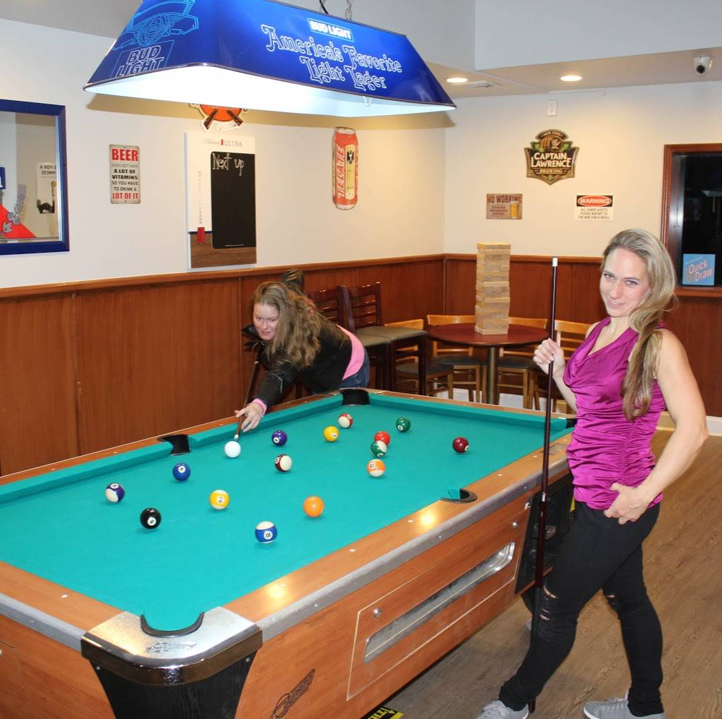 Perrys Pub | restaurant | 209 Railroad Ave, Sayville, NY 11782, USA | 6315899002 OR +1 631-589-9002