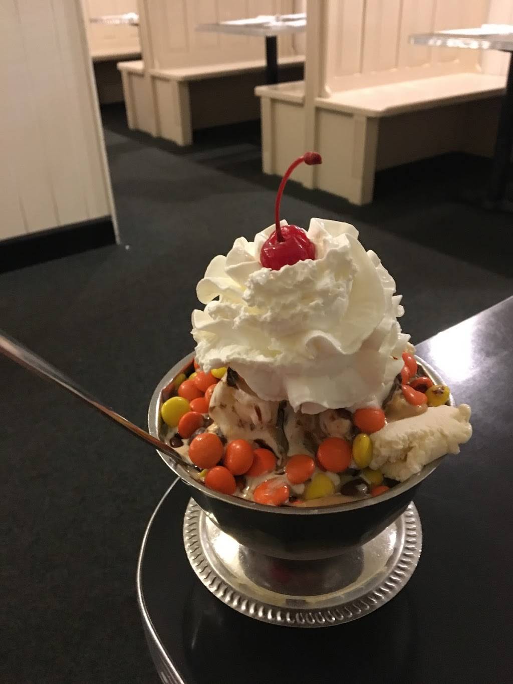 Dumsers Dairyland Drive-In | restaurant | 4901 Coastal Hwy, Ocean City, MD 21842, USA | 4105241588 OR +1 410-524-1588