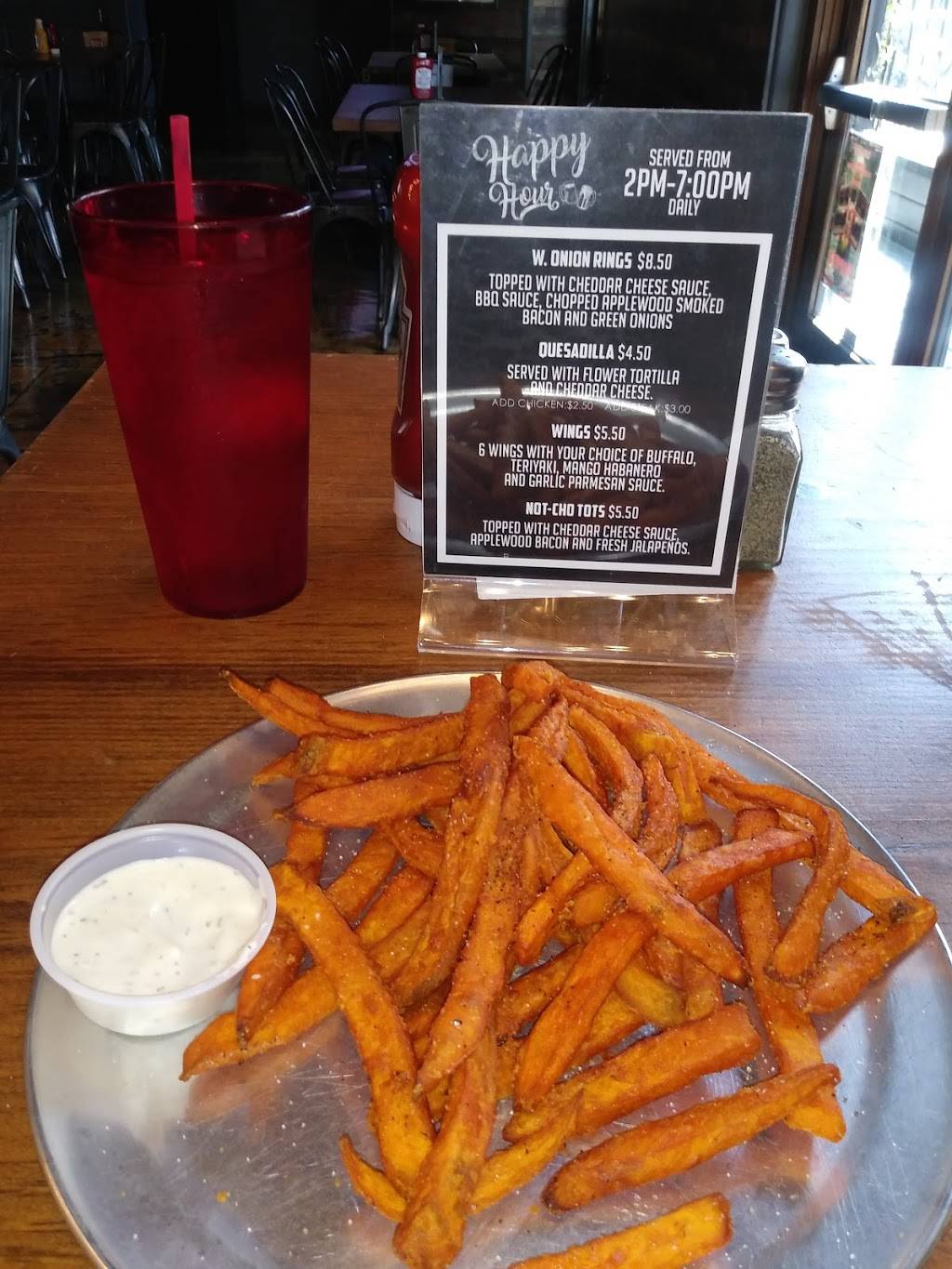 Mangos Burger Bar | restaurant | 1930 K St, Sacramento, CA 95811, USA | 9164922922 OR +1 916-492-2922