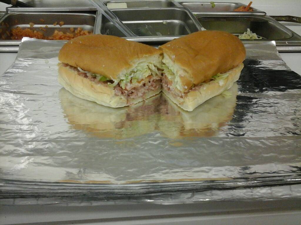 Blue Circle Market - Poor Travs Deli | restaurant | 101 Broad St, Elizabethton, TN 37643, USA | 4235436128 OR +1 423-543-6128