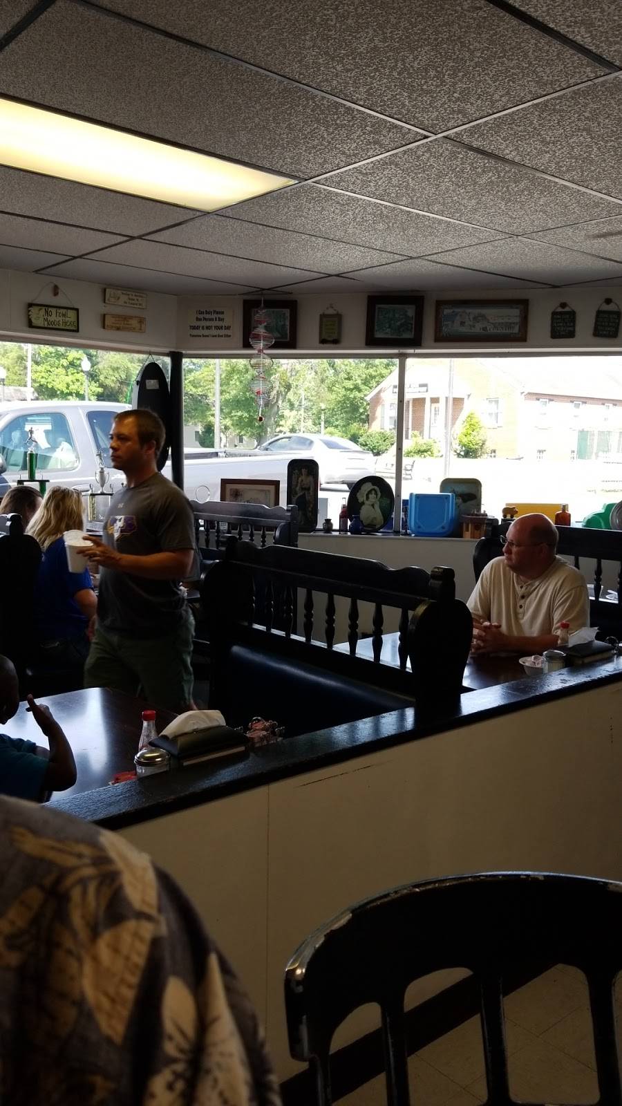 Landmark Restaurant | restaurant | 129 W Main St, Sanford, NC 27332, USA | 9197765313 OR +1 919-776-5313