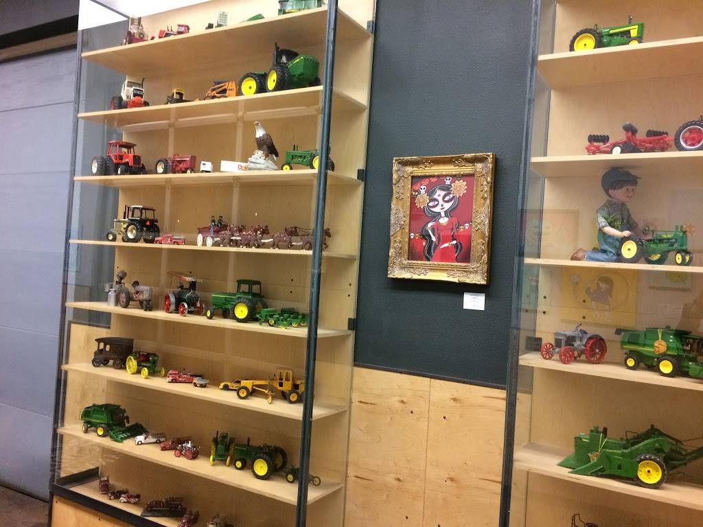 Tractor Brewing Company Wells Park | restaurant | 1800 4th St NW, Albuquerque, NM 87102, USA | 5052436752 OR +1 505-243-6752