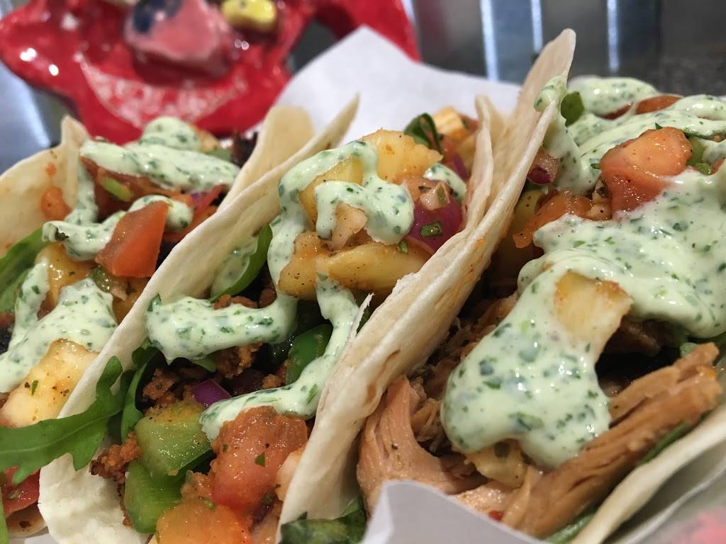 Bonetown Burgers & BBQ | restaurant | 39 Phenix Ave, Cranston, RI 02920, USA | 4012700714 OR +1 401-270-0714