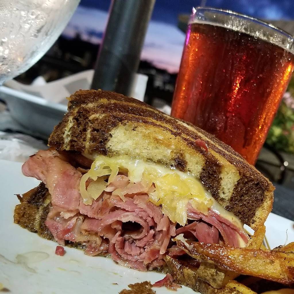 Michaels on the Waterfront | restaurant | 5 S Water St, Wilmington, NC 28401, USA | 9107694252 OR +1 910-769-4252