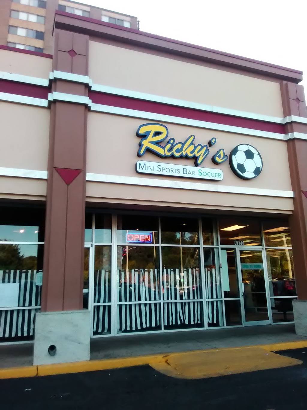 Rickys Sports Bar | restaurant | 4124 Mt Vernon Ave, Alexandria, VA 22305, USA | 5718009603 OR +1 571-800-9603
