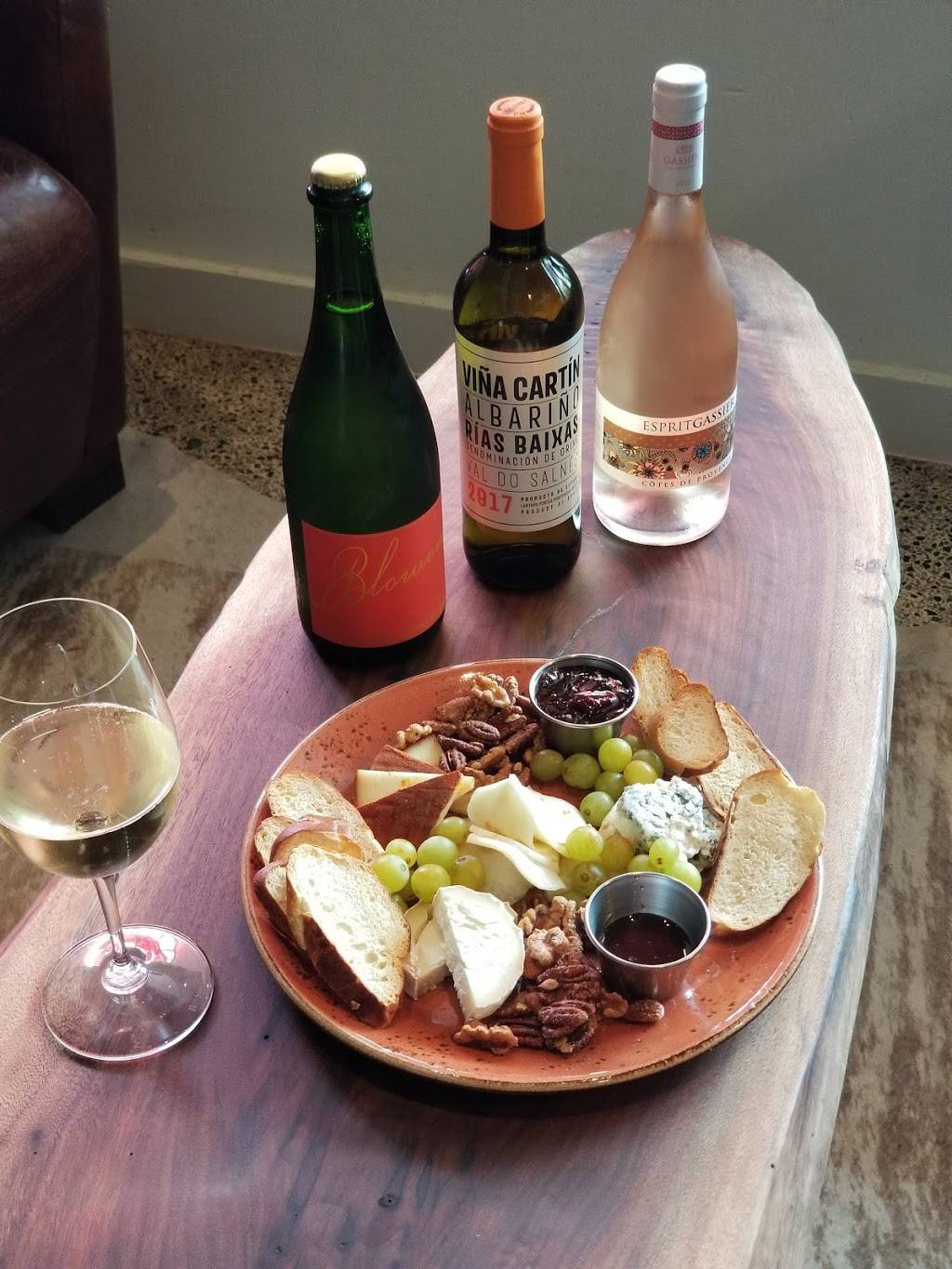 Night Heron | restaurant | 1601 W Main St, Houston, TX 77006, USA | 7135278010 OR +1 713-527-8010