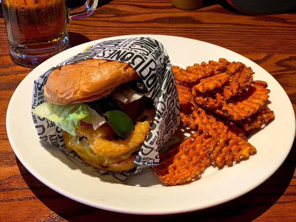 Smokey Bones | meal takeaway | 31b Universal Blvd, Warwick, RI 02886, USA | 4018212789 OR +1 401-821-2789