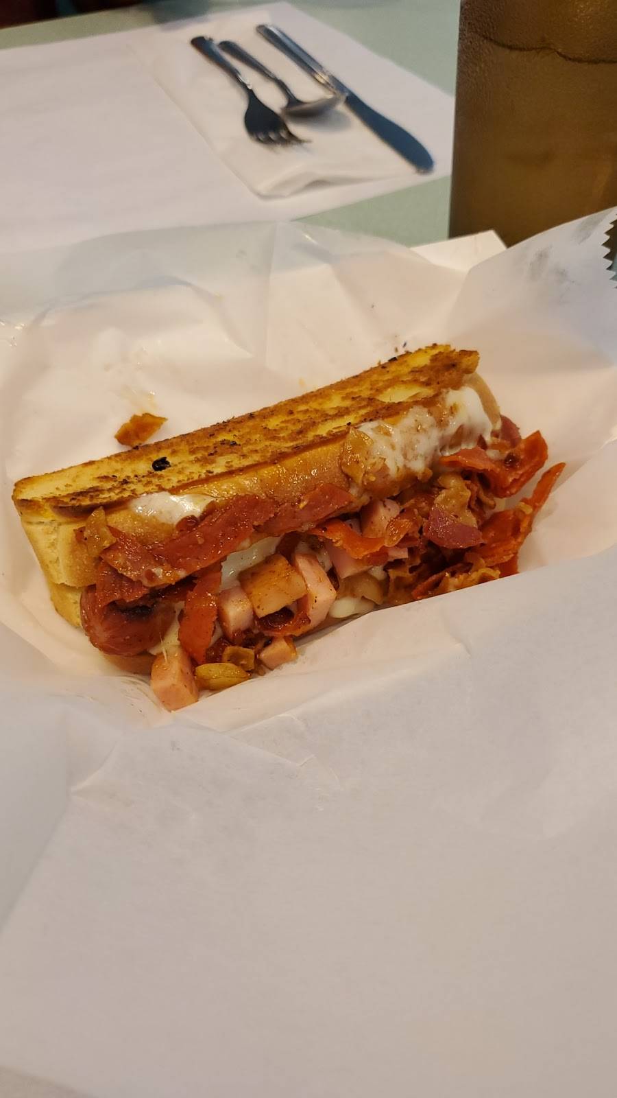 The Original Dans Dogs | restaurant | 5751 Smith Rd, Brook Park, OH 44142, USA | 2168989141 OR +1 216-898-9141