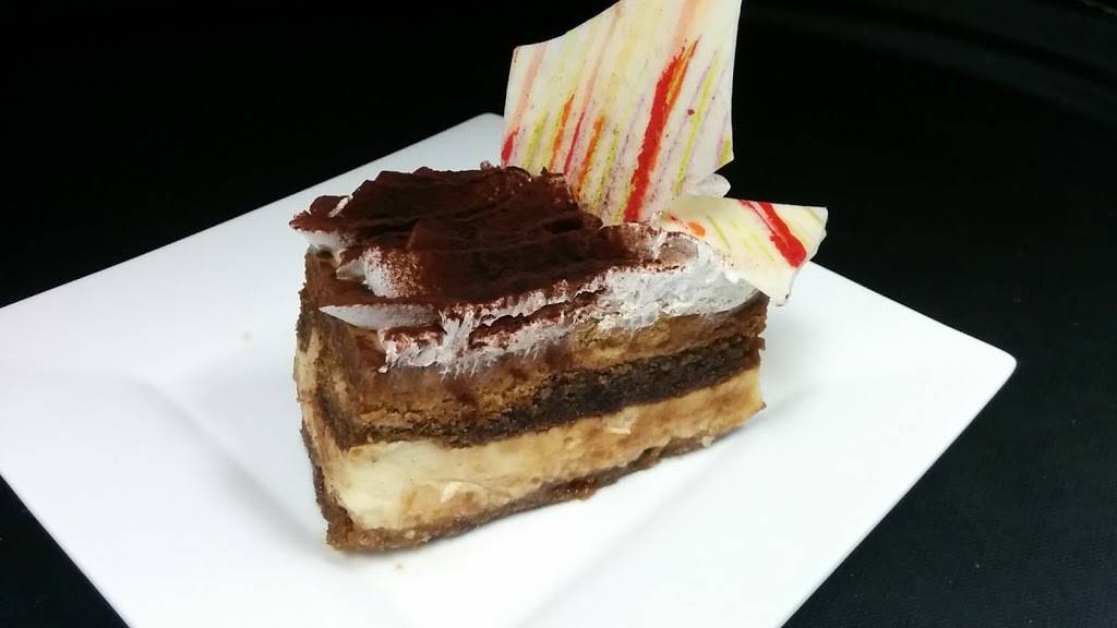 Le Petit Cafe And Bakery | restaurant | 1591 Spinnaker Dr #112, Ventura, CA 93001, USA | 8056421191 OR +1 805-642-1191