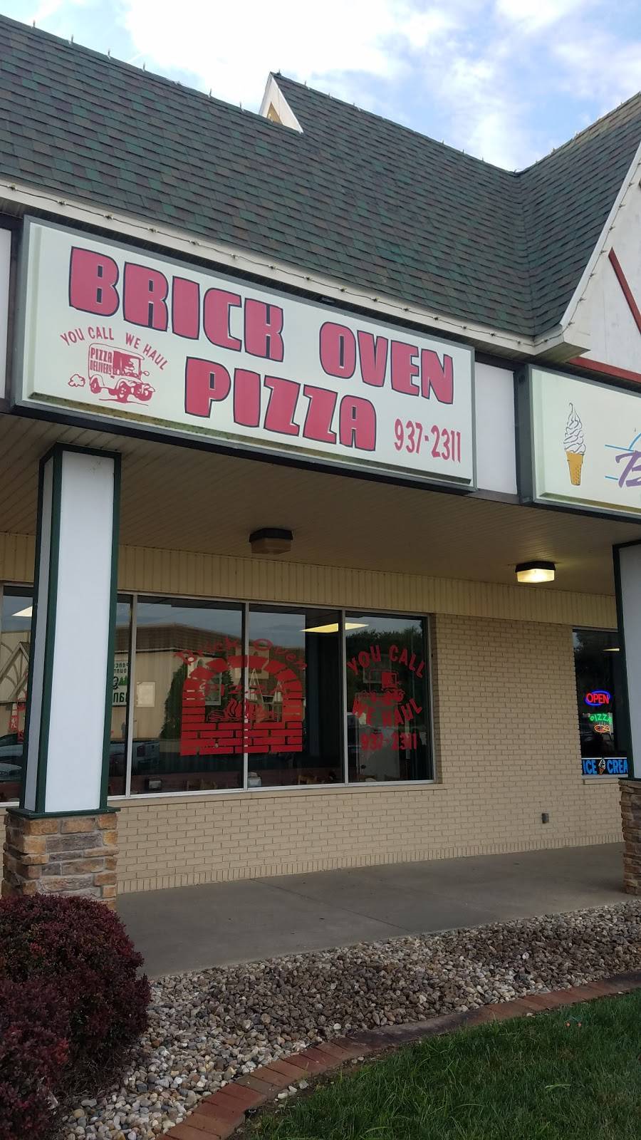 Brick Oven Pizza | restaurant | 21 N Kringle Pl, Santa Claus, IN 47579, USA | 8129372311 OR +1 812-937-2311