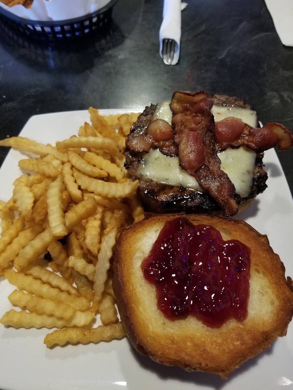 Scubas Pourhouse | restaurant | 1309 E Wisconsin Ave, Appleton, WI 54911, USA | 9203640488 OR +1 920-364-0488