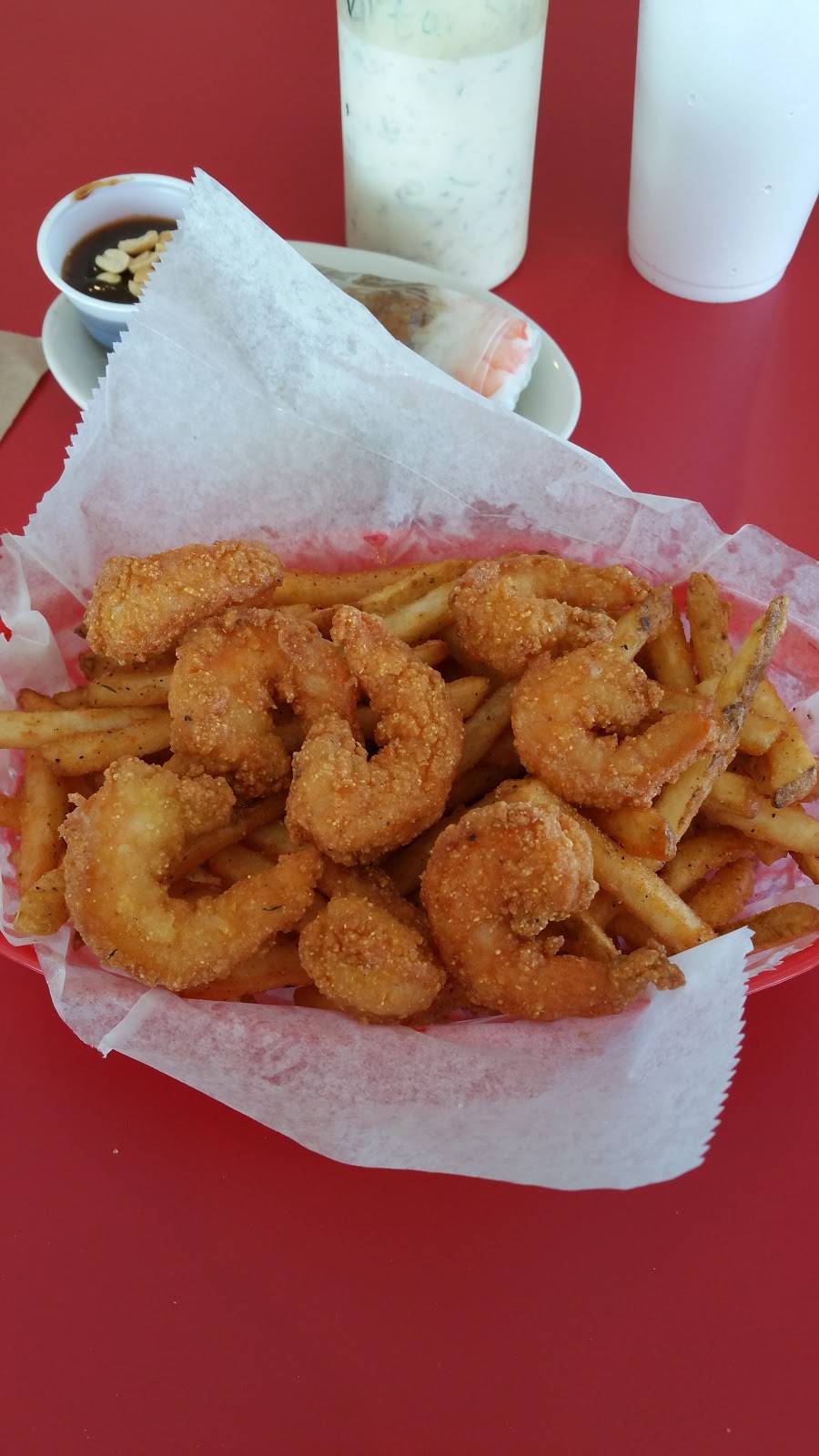 Pier 16 Crawfish & Wings | restaurant | 4400b North Fwy, Houston, TX 77022, USA | 8324798012 OR +1 832-479-8012