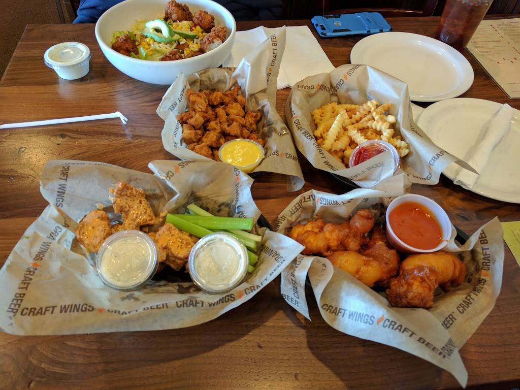 Buffalo Wing Factory | restaurant | 43761 Parkhurst Plaza #100, Ashburn, VA 20147, USA | 7037294200 OR +1 703-729-4200