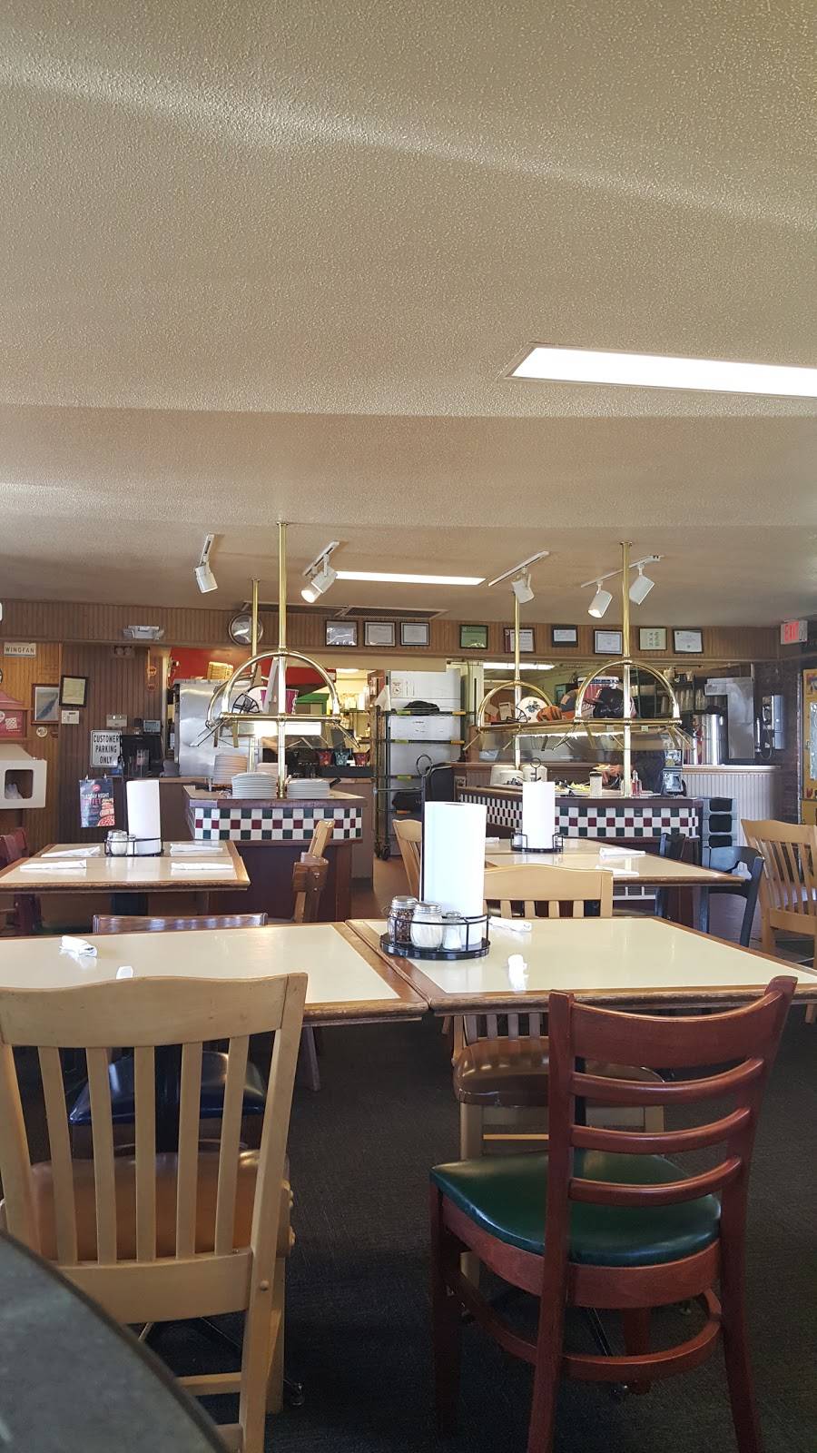 Pizza Hut | meal takeaway | 602 S State St, Jerseyville, IL 62052, USA | 6184989811 OR +1 618-498-9811