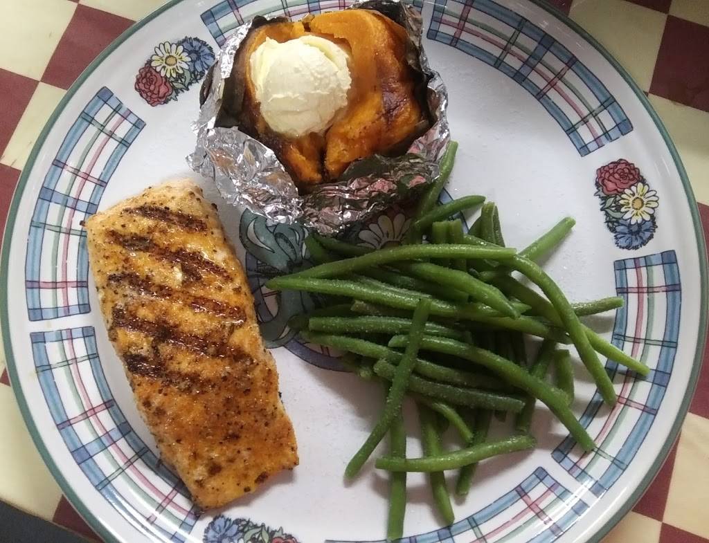 Farmhouse General Store And Cafe | restaurant | 314 Hwy 8, Calhoun City, MS 38916, USA | 6625506003 OR +1 662-550-6003