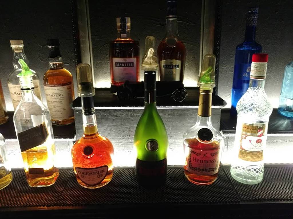 Juliana Restaurant | restaurant | 3001 W Peterson Ave, Chicago, IL 60659, USA | 7733340000 OR +1 773-334-0000