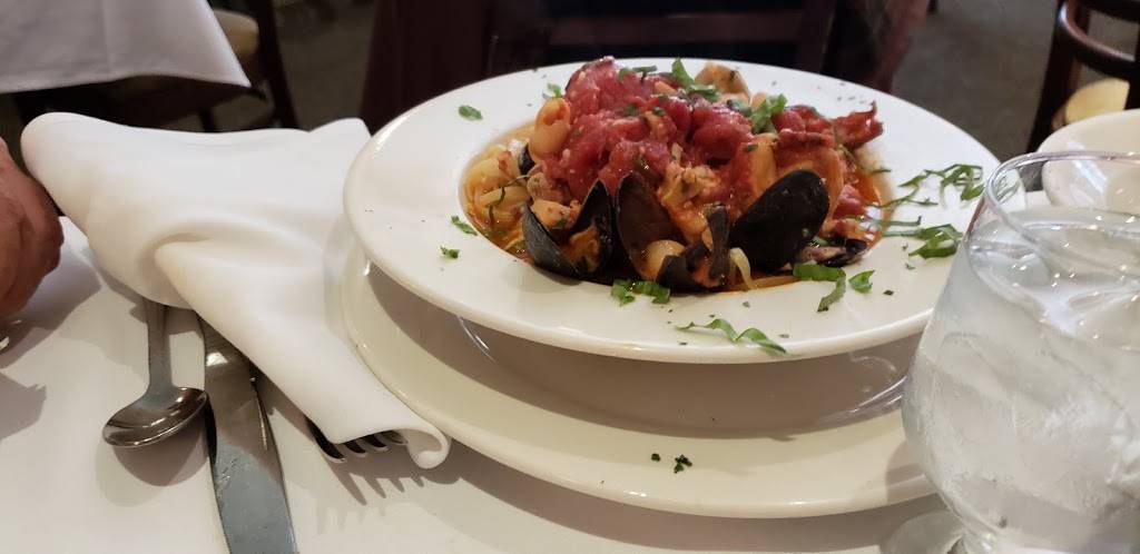 La Strada | restaurant | 139 New Dorp Ln, Staten Island, NY 10306, USA | 7186674040 OR +1 718-667-4040