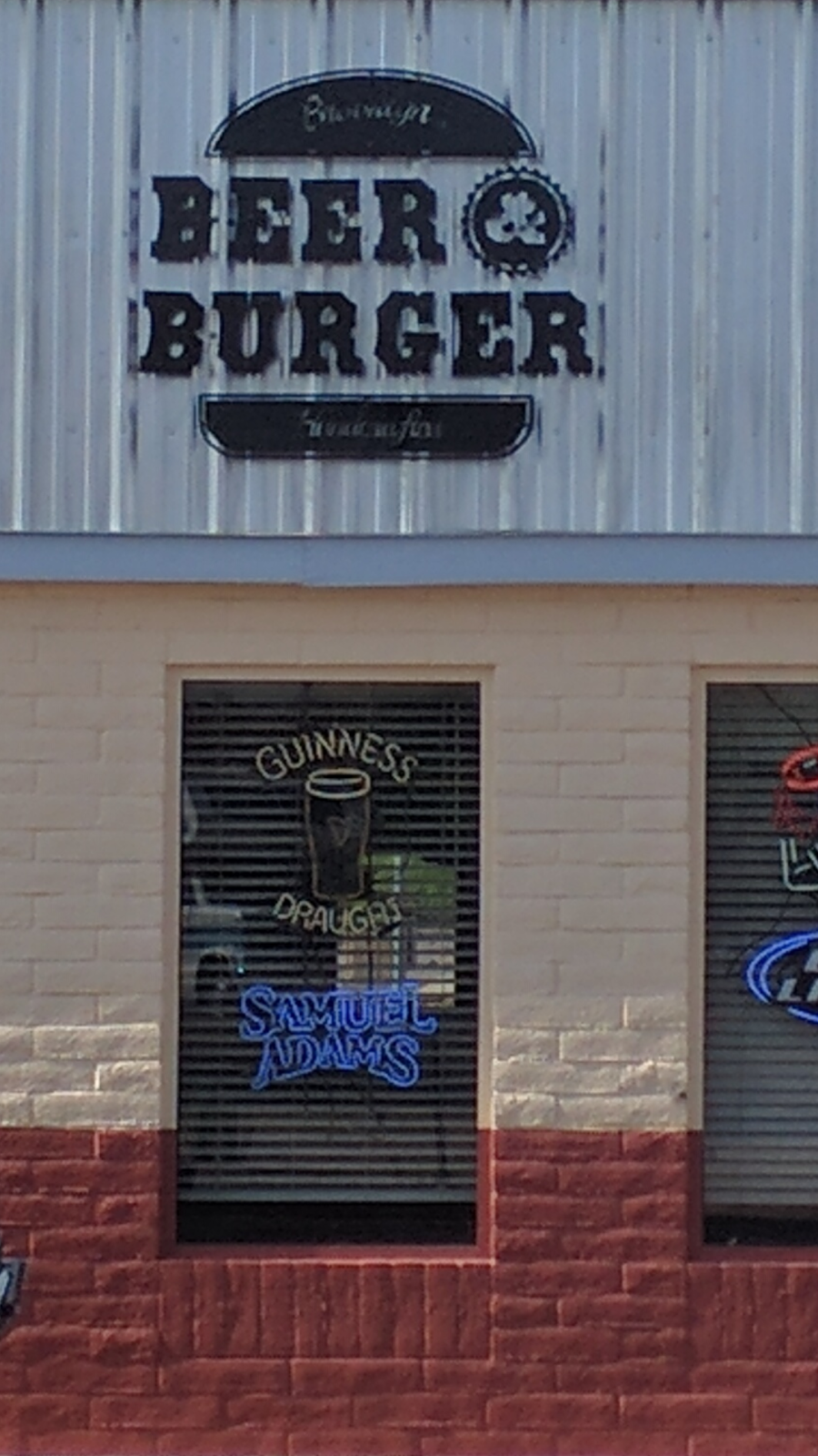 Brooklyns Beer & Burgers | restaurant | 3790 E Irvington Rd, Tucson, AZ 85714, USA | 5207506158 OR +1 520-750-6158