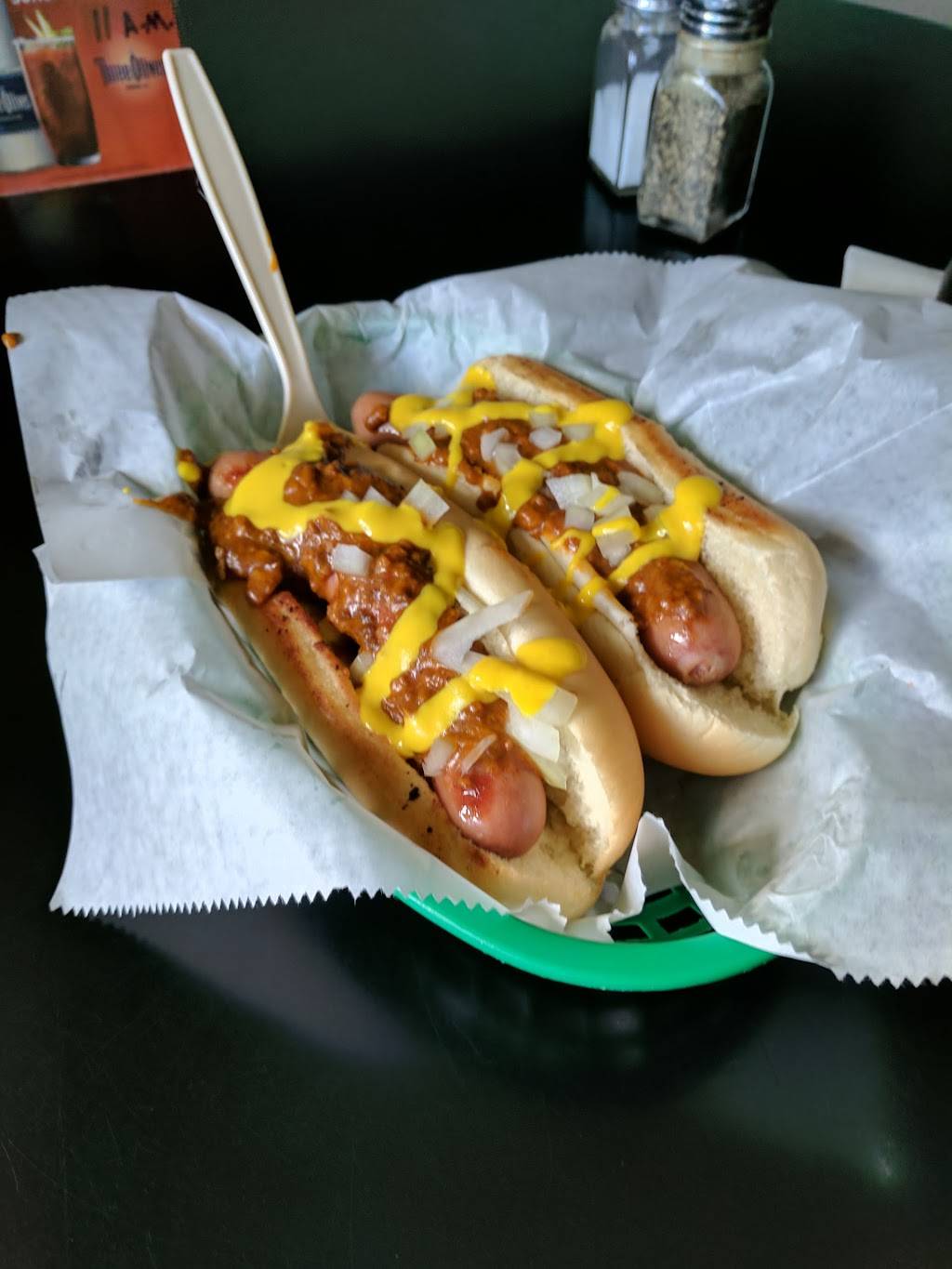 Dagwoods Tavern & Grill | restaurant | 2803 E Kalamazoo St, Lansing, MI 48912, USA | 5173740390 OR +1 517-374-0390