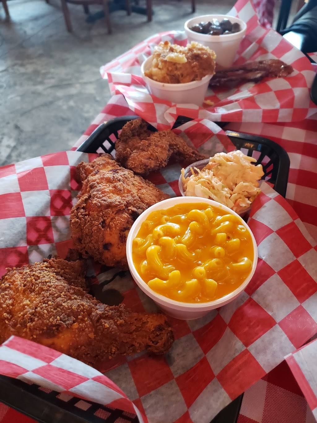 Porkies Pig Roast & Catering Fanatics | restaurant | 2245 S Eastwood Dr, Woodstock, IL 60098, USA | 8153376465 OR +1 815-337-6465