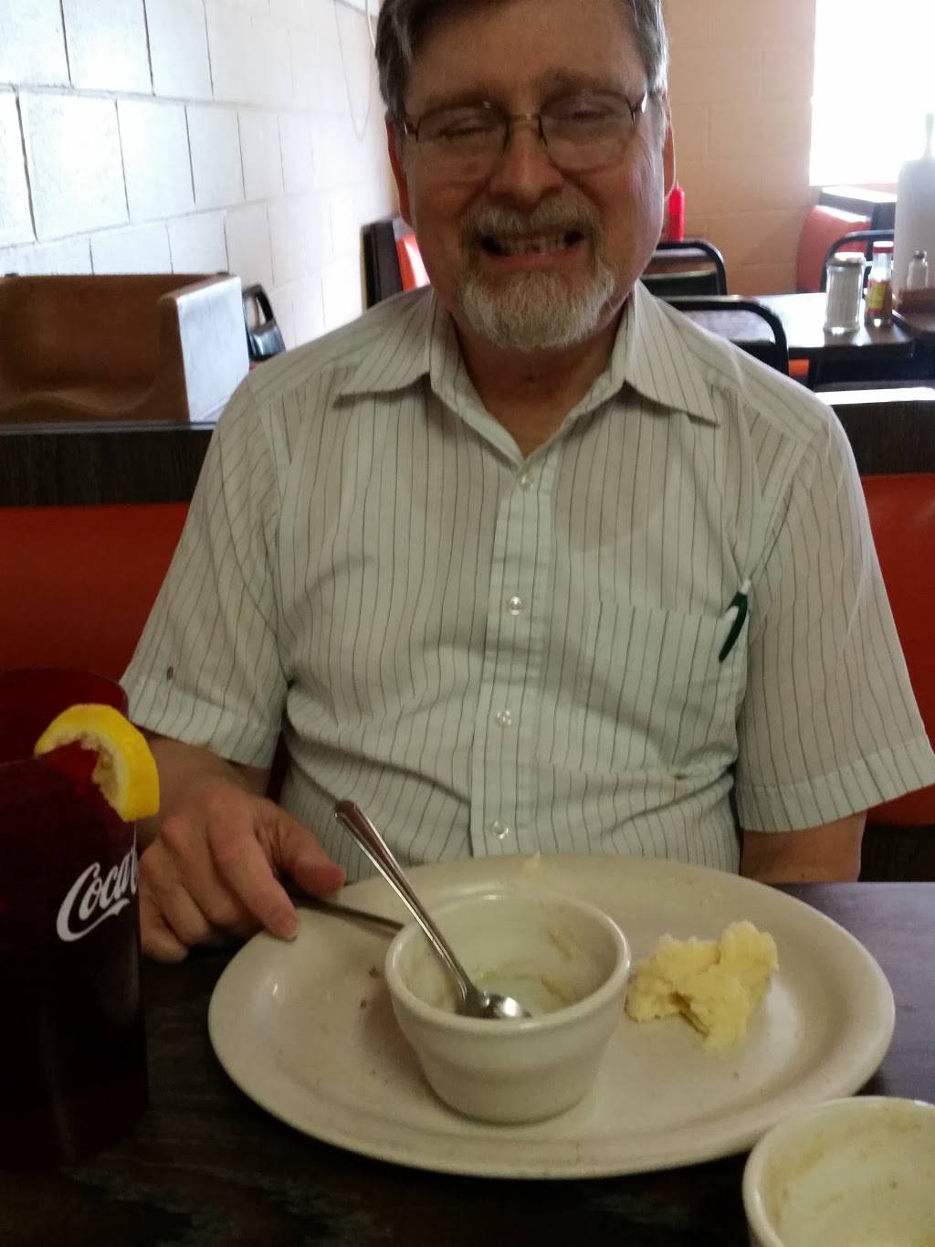 Annes Diner | restaurant | 2571 TN-6, Leoma, TN 38468, USA | 9318522038 OR +1 931-852-2038