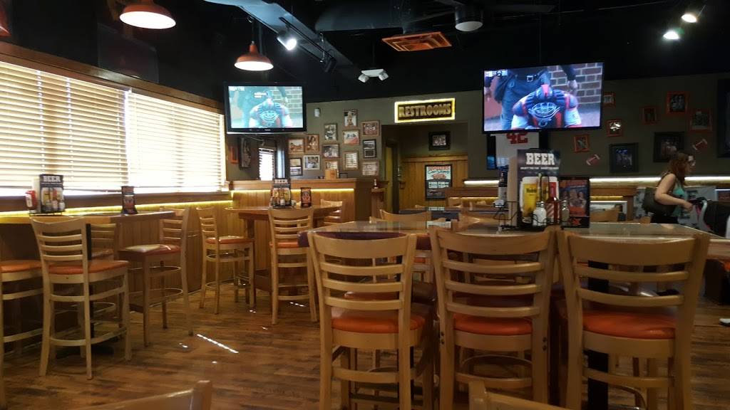 Hooters | restaurant | 2820 N 75th Ave, Phoenix, AZ 85035, USA | 6238737935 OR +1 623-873-7935