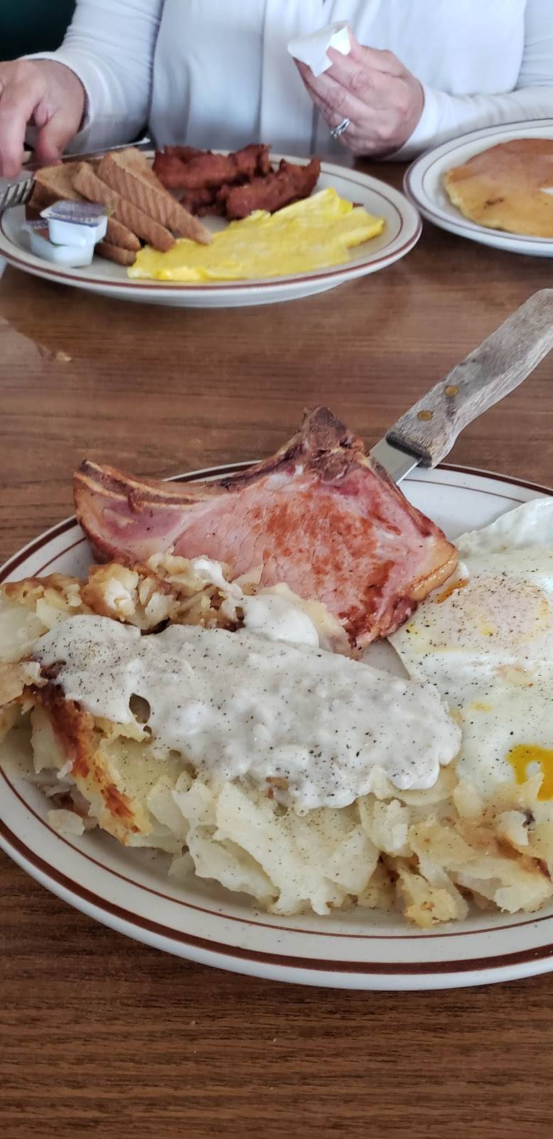 Studebakers Country Restaurant | restaurant | 4679 West Highway, US-36, Urbana, OH 43078, USA | 9376538078 OR +1 937-653-8078