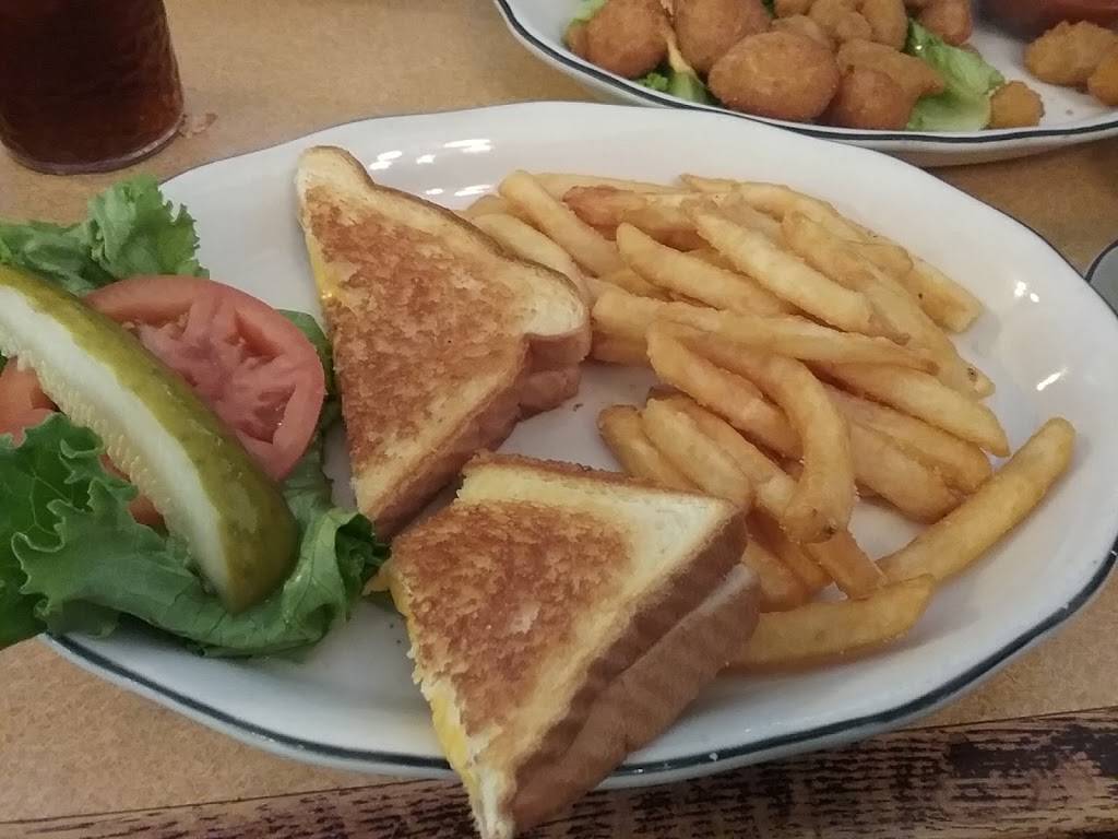 Red Apple Inn | restaurant | 1019 8th St, Monroe, WI 53566, USA | 6083256130 OR +1 608-325-6130