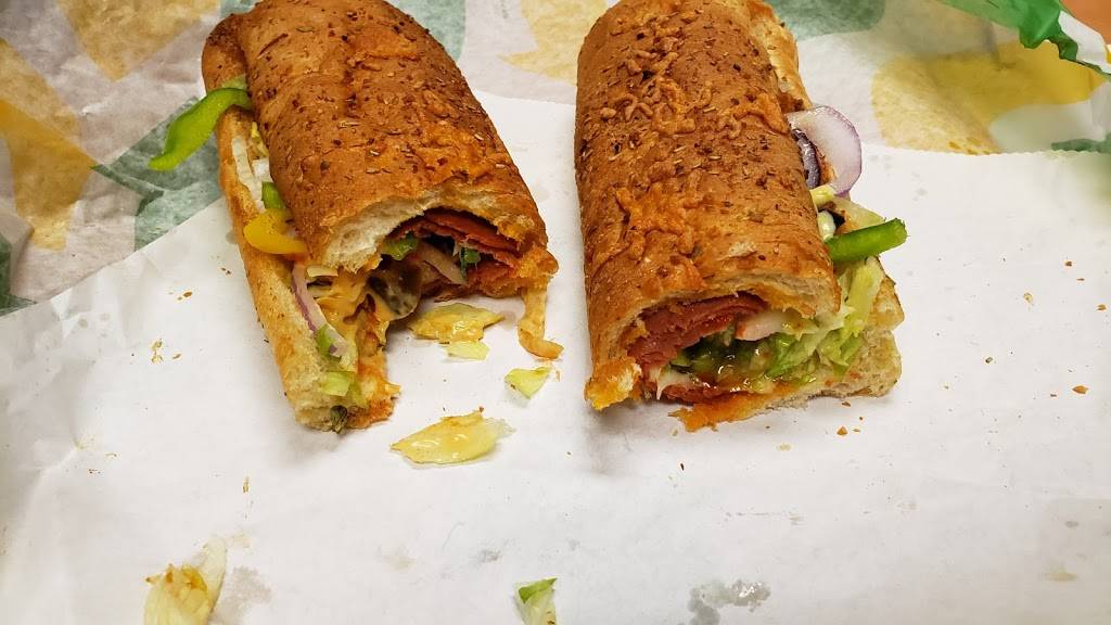 Subway | restaurant | 366 Bloor St E #4, Toronto, ON M4W 1H4, Canada | 4169442220 OR +1 416-944-2220