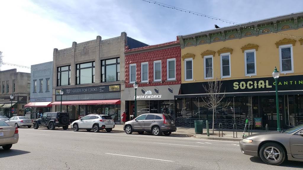 SmokeWorks | restaurant | 121 N College Ave, Bloomington, IN 47404, USA | 8122878190 OR +1 812-287-8190
