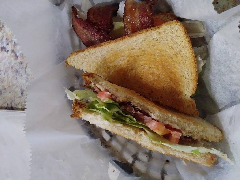 Oinks Restaurant | restaurant | 8386 WI-76 Suite A, Neenah, WI 54956, USA | 9204861821 OR +1 920-486-1821